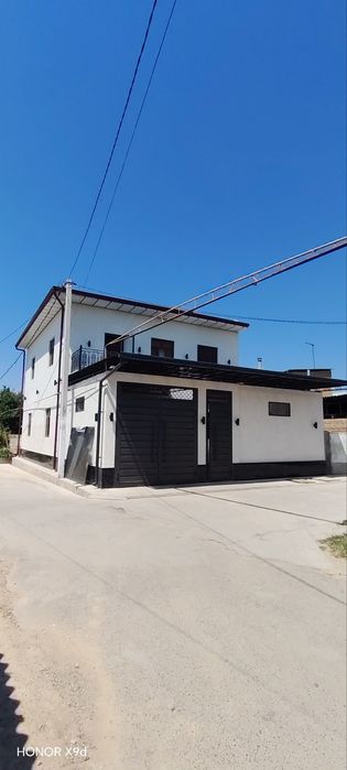 Ховли сотилади..