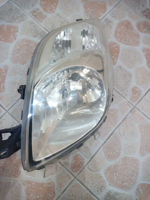 Ляв фар Тойота Ярис 2006 г.