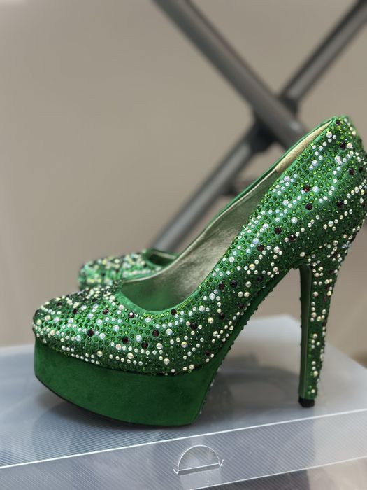 Продам женские туфли