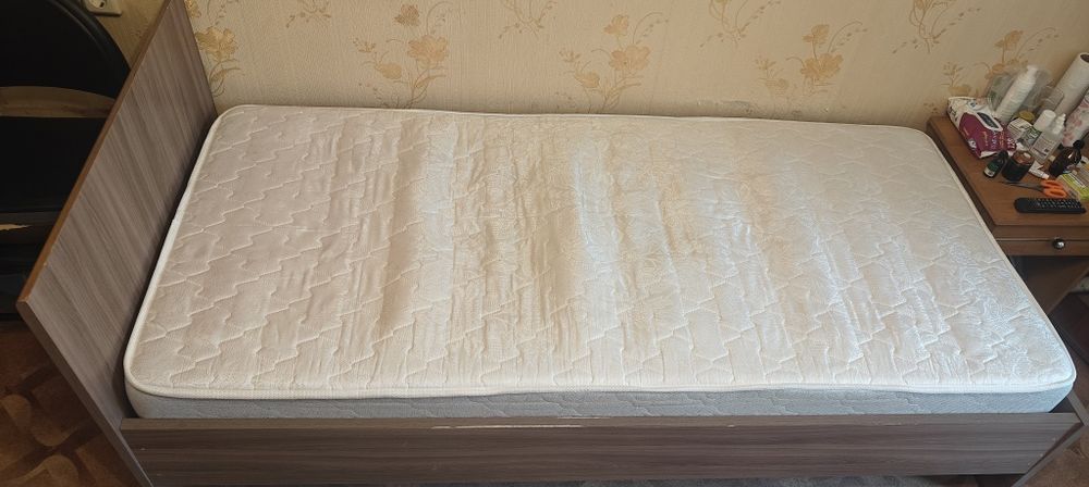 Кровать полуторка с  ортопедическим матрасом