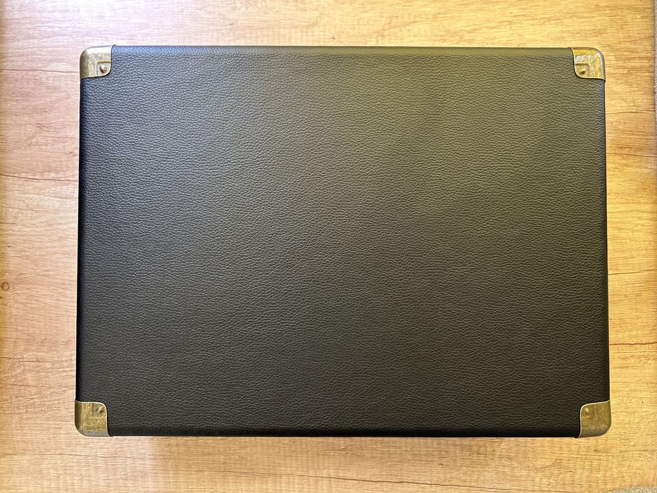 Valiza cu pickup vintage fuctioneaza cu discuri vynil bt si auxiliar