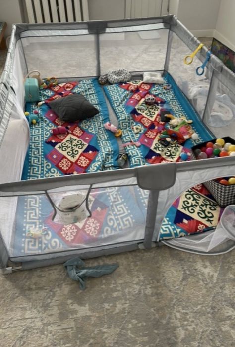 Детский манеж для игр.