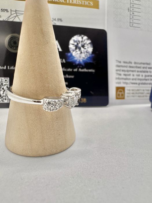 Сребърен пръстен с мойсанит (Диамант) 0.5 карата