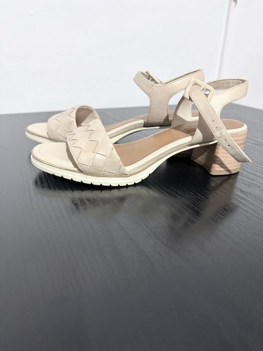 Sandale din piele Tamaris