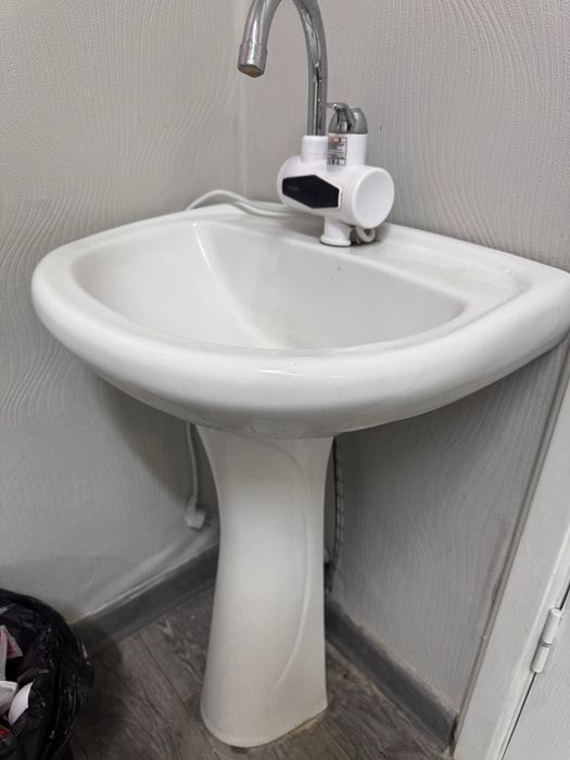 Раковина с пьедисталом