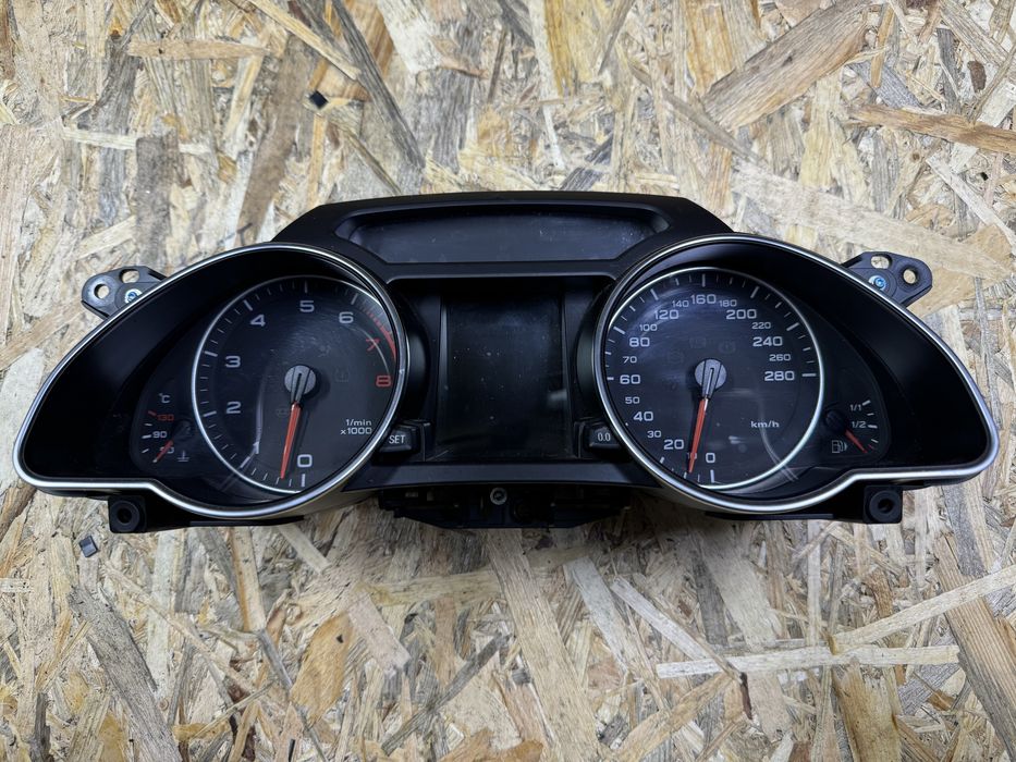 Ceasuri bord Audi A5 2.0 tfsi 8T0920900P
