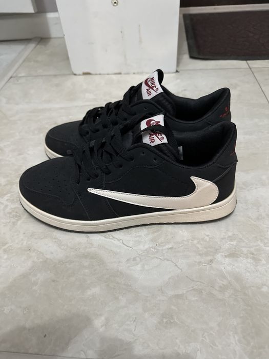 Продам кроссовки 43 размер