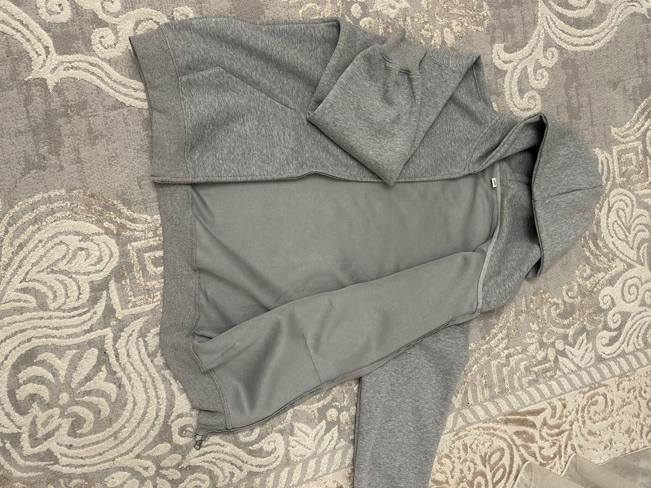 Продаеться серая качественна зипка