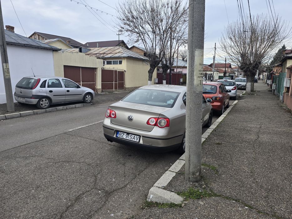 Vând berlină Passat B6 2000cm³ benzină