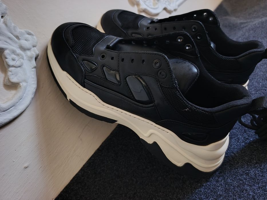 Продам кроссовки Trendiano 43