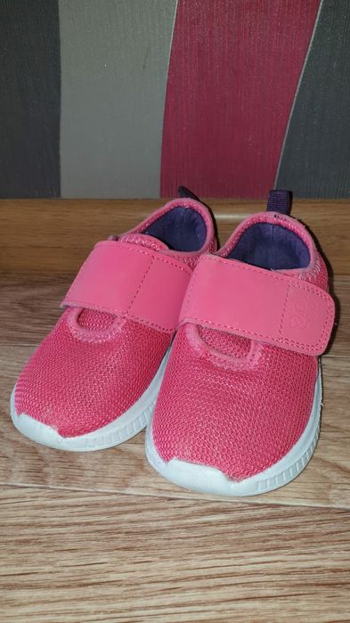 Кроссовки для девочки