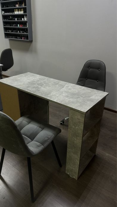 сдается в аренду маникюрный столик