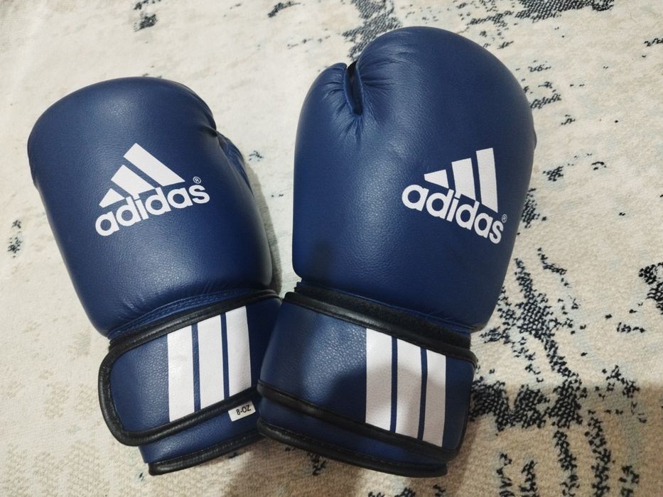 Баксерская перчатки