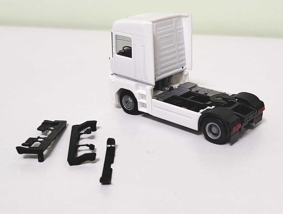macheta camion cap tractor Renault Magnum Herpa scara 1:87 diorama H0
