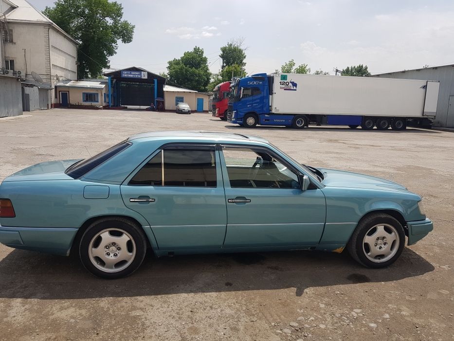 Продам машину мерседес 124 кузов