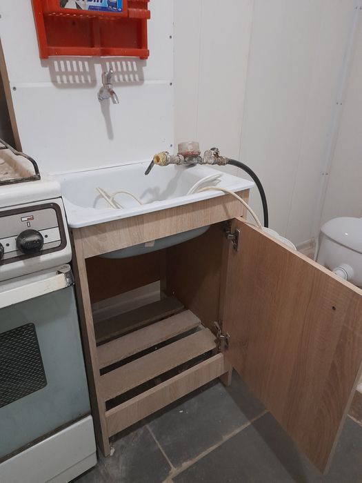 Продаю умывальник с тумбой