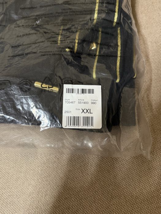 Продавам чисто нов оригинален анцунг karl lagerfeld 2XL