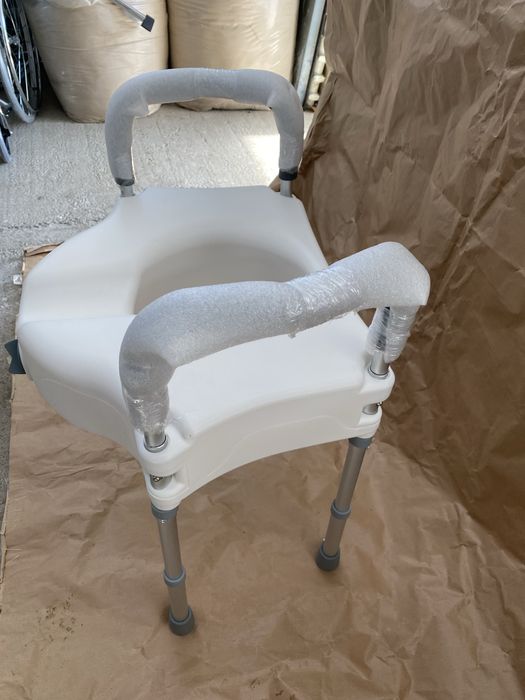 Inaltator toaleta 12cm cu manere si picioare