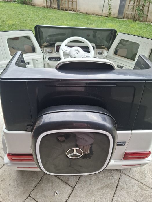 Mașinuța Mercedes Benz