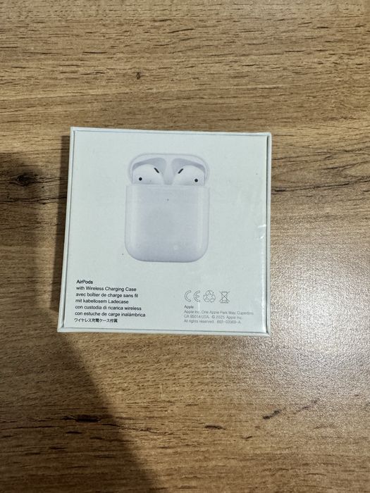 Продам  новые наушники   Apple AirPods (2nd generation)