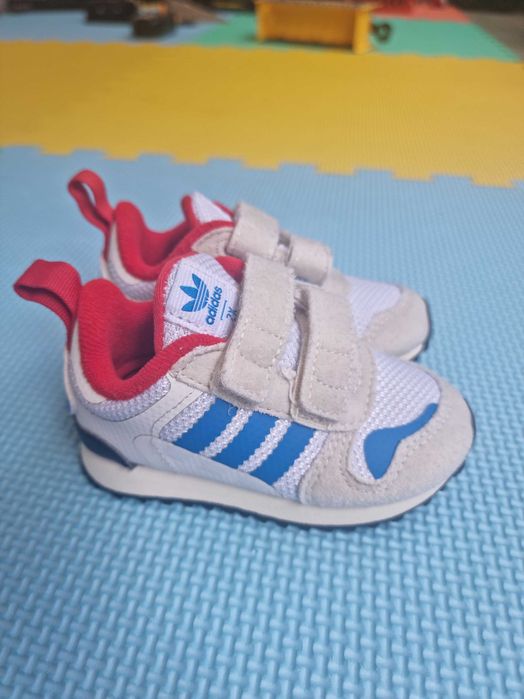 Incaltaminte Adidas pentru copii mici