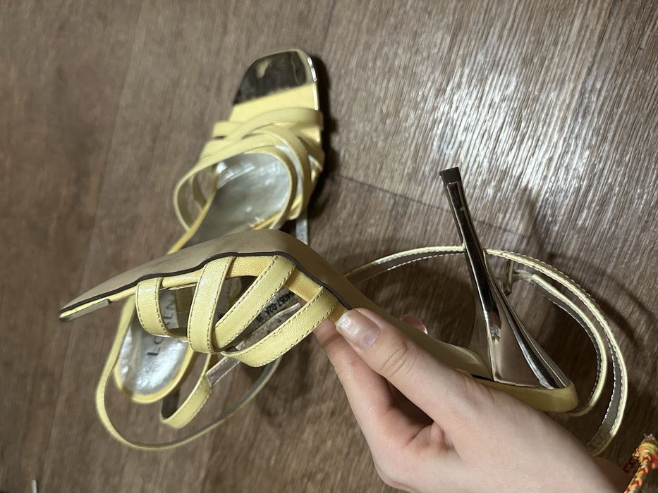 Босоножки (туфли)