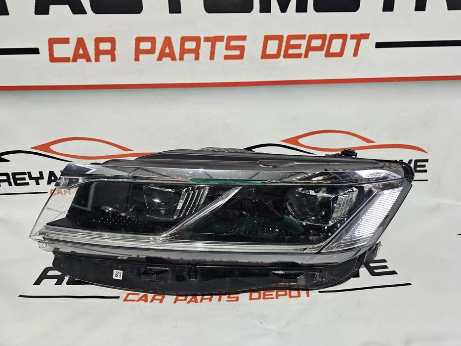 Far stanga led VW Touareg dupa 2018 avariat