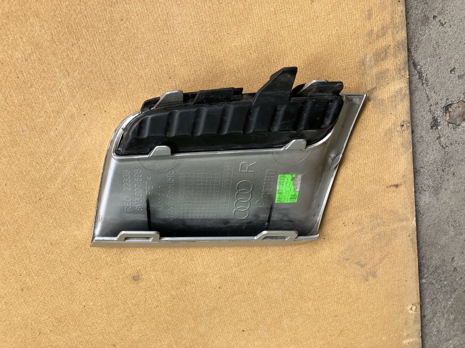 Капаче за решетка в броня за Audi A3 Ауди А3  2016г