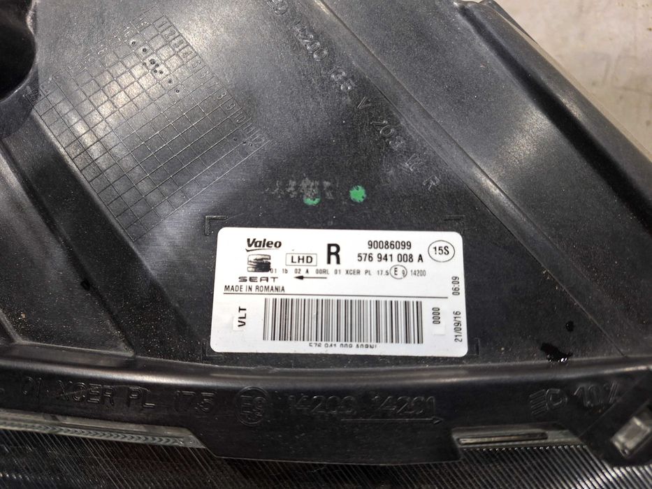 Десен фар Сеат атека