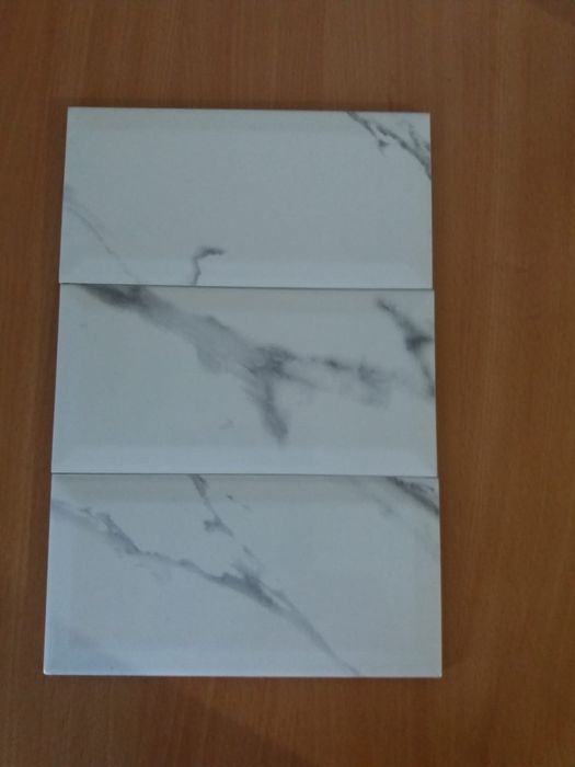 Vând faianță model Metro Carrara