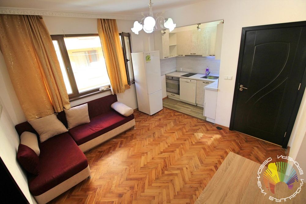 Дава се под наем Тристаен апартамент в Бургас, Център - 90 кв.м за 510 € - Снимка #2