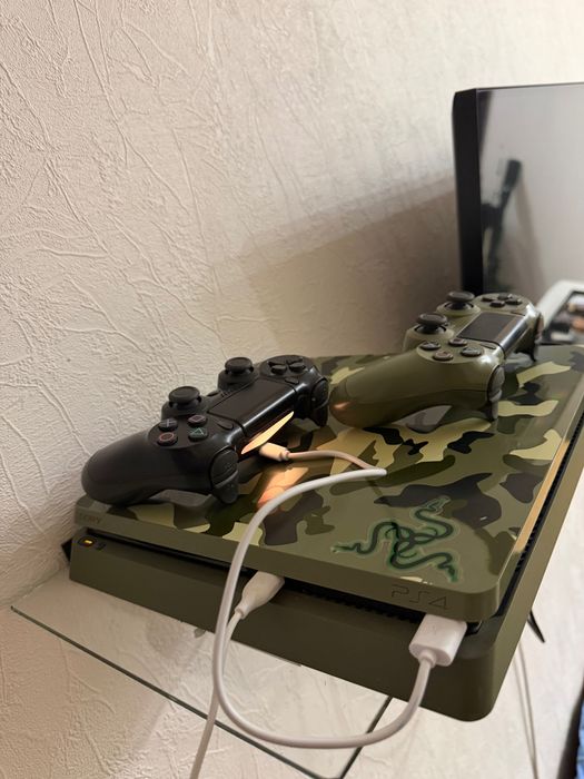 PlayStation 4 Slim Limited Edition Call of Duty