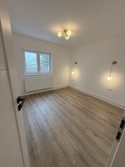 Proprietar vand Apartament 3 camere etaj 1