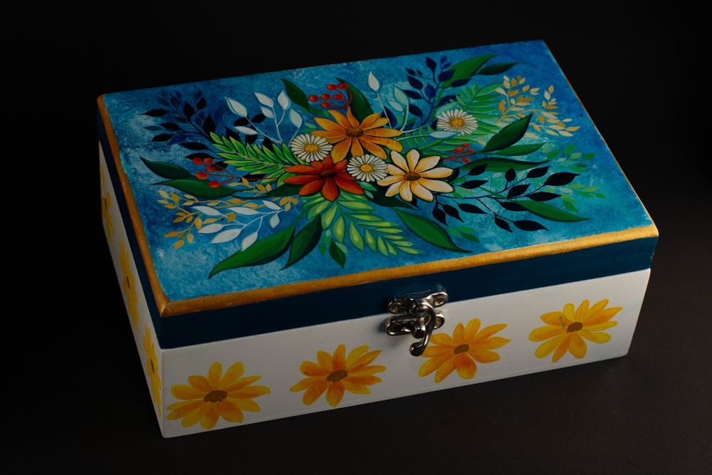 Cutie bijuterii lemn pictata manual – unicat, cadou personalizat