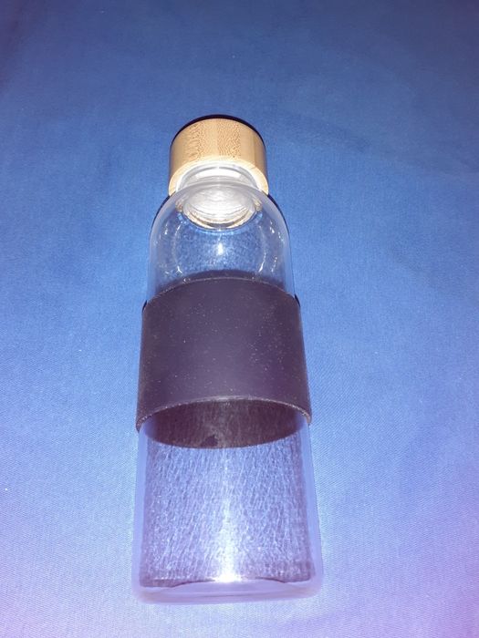 Пластмасова бутилка за течности