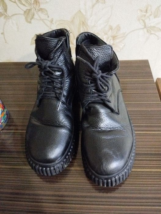 Ботинки на мальчика раз 37-38