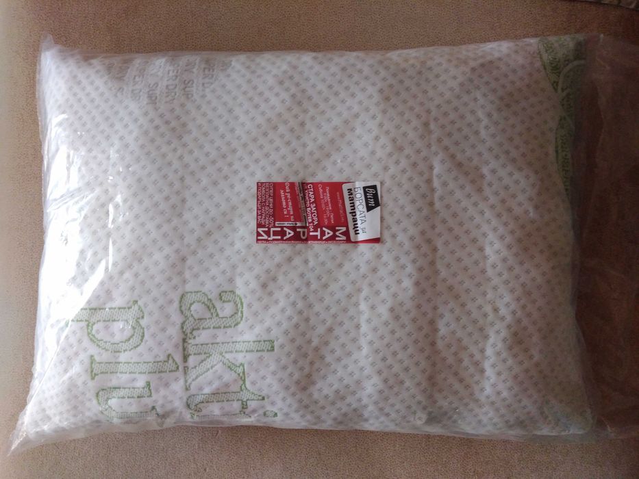 Пет чисто нови дебели възглавници и четири ниски възглавници 55/35 см