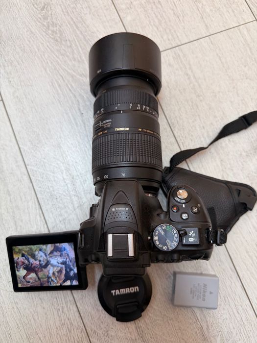 Vând aparat foto DSLR Nikon D5300