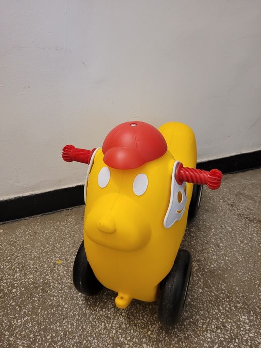 Cățel cu roti, galben.