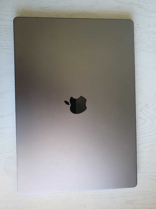 MacBook Pro 16",  M1 Pro chip,   16/512 GB