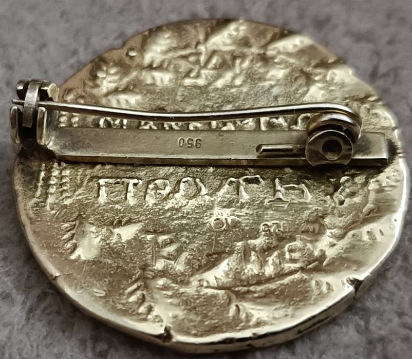 Monedă veche din argint 925 și 950 făcută broșă, insignă