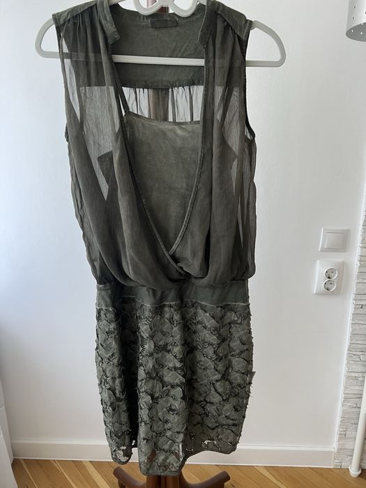 Чисто нова рокля.