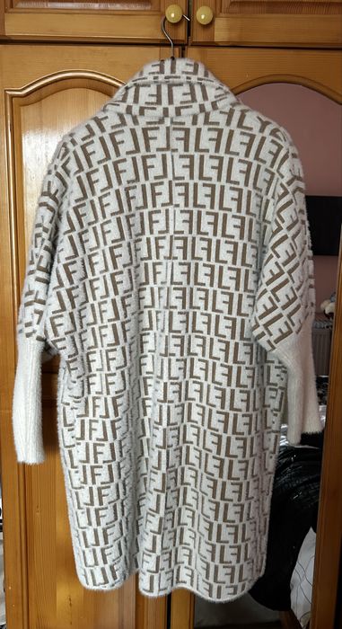 Бяло палто тип алпака супер меко и стилно