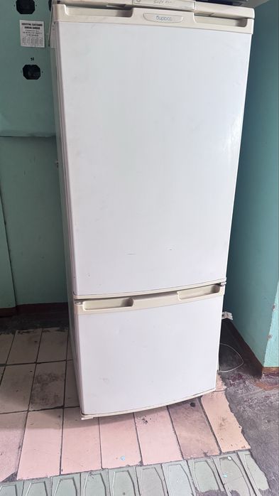 Продам старый холодильник,в рабочем состоянии