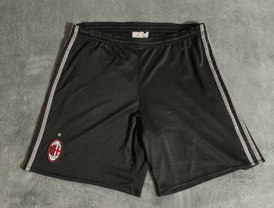 Милан ,Milan ,Adidas , от сезон 2004/05 , тренировъчна тениска ,плюс шорти на Милан от 2017