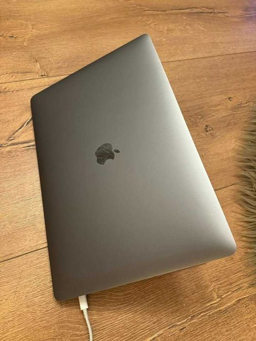 Macbook Pro 16 2019 i9 32gb ram 8gb video