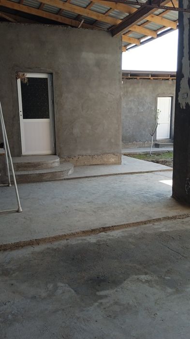 Уй сотилади , ери билан