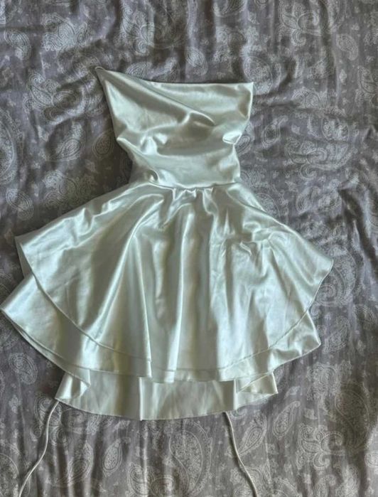 Уникална рокля хс размер