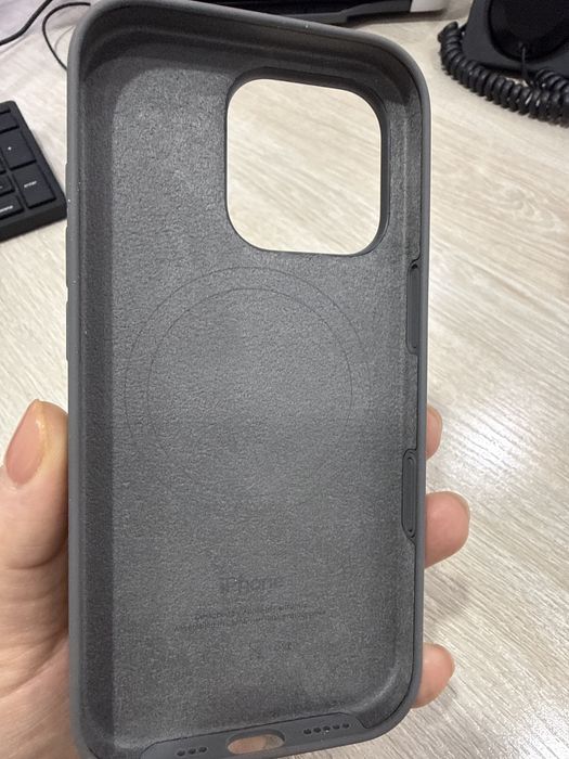 Продам чехол для Iphone16 pro