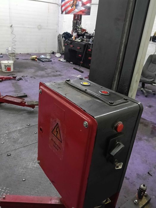 Vand elevator cu surub